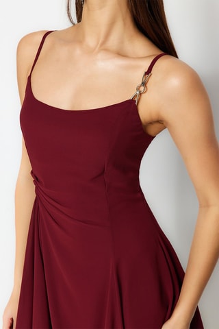 Vestido com folhos Bordô