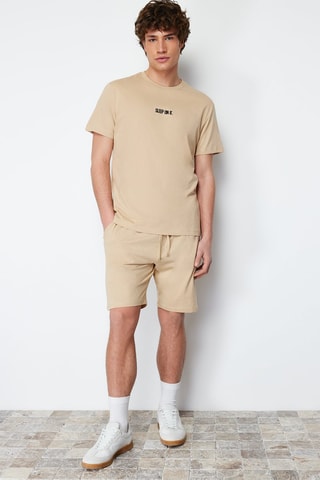 T-shirt e bermudas Bege e azul-marinho