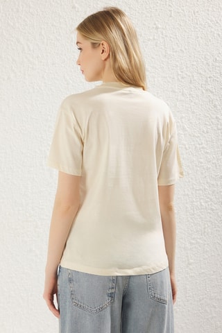 2 T-shirts - Verde-azeitona e cru