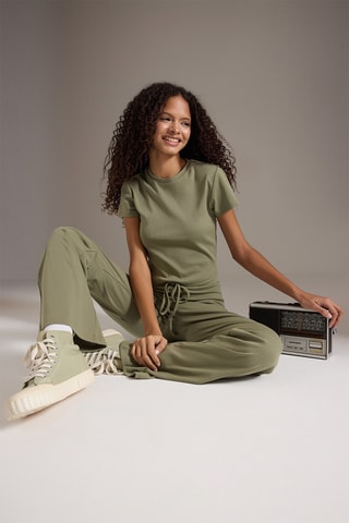 Crop top e calças de cintura alta - Caqui