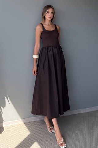 Vestido estilo patinadora - Castanho