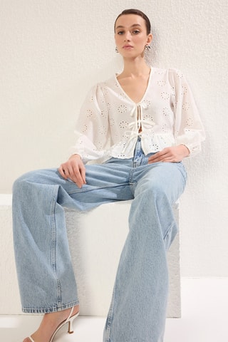 Camisa regular em bordado inglês - Branco