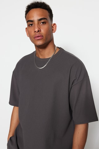 T-shirt larga - Cinzento-escuro