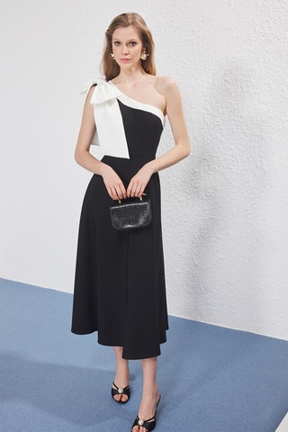 Vestido assimétrico - Preto e branco