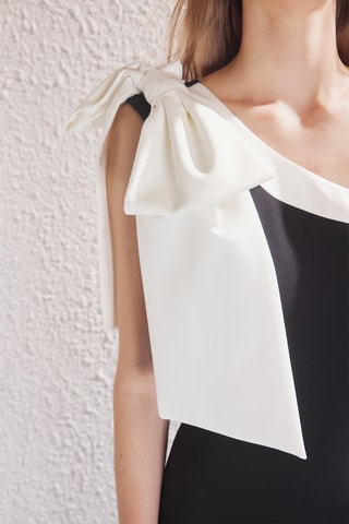 Vestido assimétrico - Preto e branco