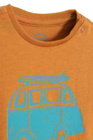 T-shirt et short Camel et bleu marine