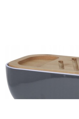 Cesto e faca para pão