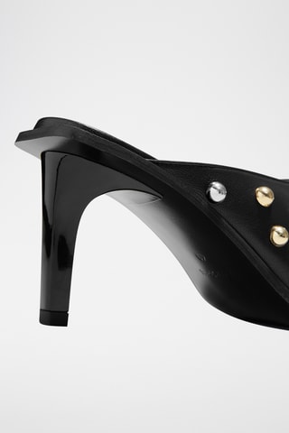 Sandali con tacco in pelle di montone - Nero