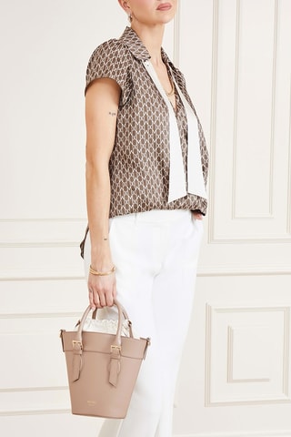Sac seau en cuir Diana - Taupe - Guess