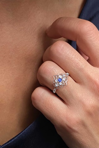 Bague - Or blanc, topazes et saphir