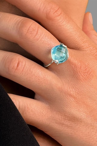 Bague - Or blanc et topaze