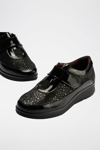 Stringate in pelle verniciata - Nero