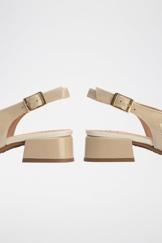 Décolleté in pelle verniciata - Beige