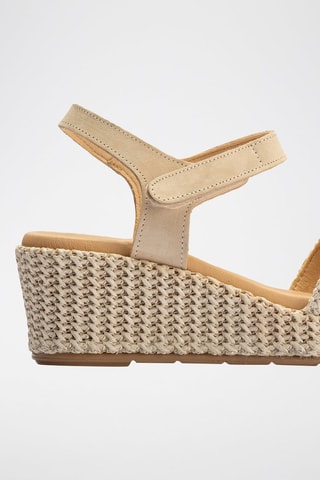 Sandali con zeppa in pelle scamosciata - Beige