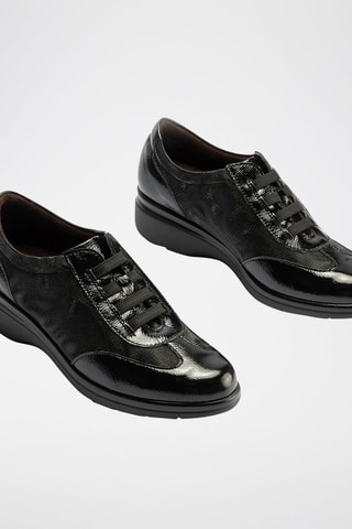 Stringate in pelle verniciata - Nero