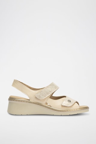 Sandali con zeppa in pelle verniciata - Beige