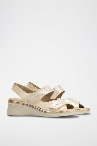 Sandali con zeppa in pelle verniciata - Beige