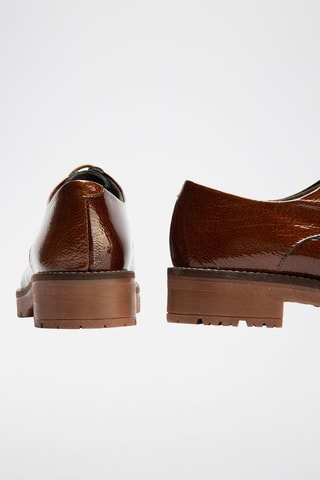 Stringate in pelle verniciata - Marrone