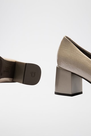 Décolleté in pelle verniciata - Beige