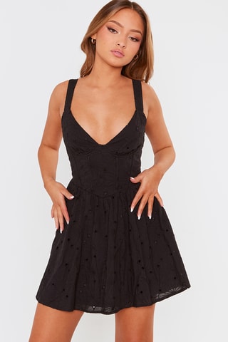 Vestido estilo patinadora em bordado inglês - Preto