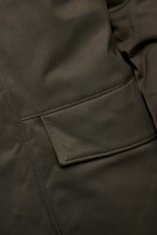 Parca com capuz - Verde azeitona