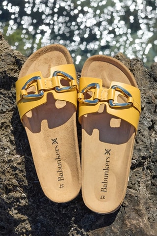 Mules em couro - 
Amarelo