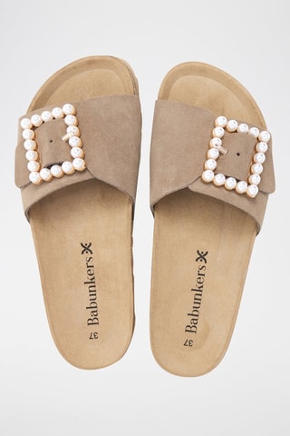 Mules em couro - 
Castanho