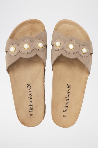 Mules em couro - 
Castanho