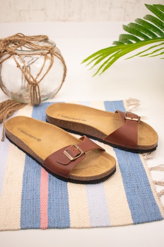 Mules de couro Kloe Camel