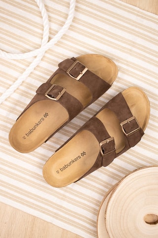 Mules de nobuck Castanho