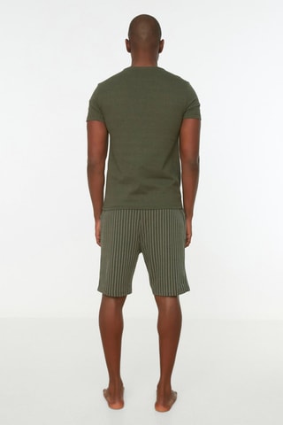 T-shirt et pantalon Kaki