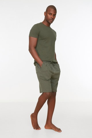 T-shirt et pantalon Kaki