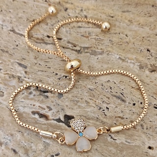 Pulseira corrente e trevo - Latão banhado a ouro e madrepérola branca