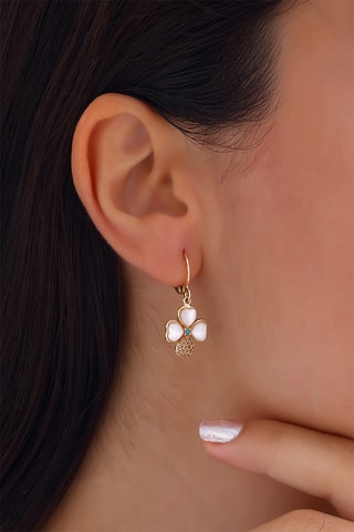 Brincos de trevos - Latão banhado e madrepérola branca