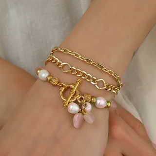 Pulsera - Latón chapado en oro, cuarzo rosa y perlas