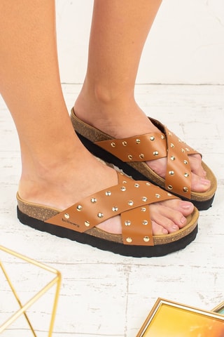 Mules com plataforma em couro Camel