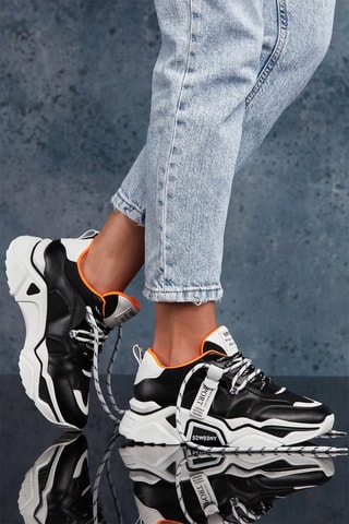 Sneakers com plataforma - Preto