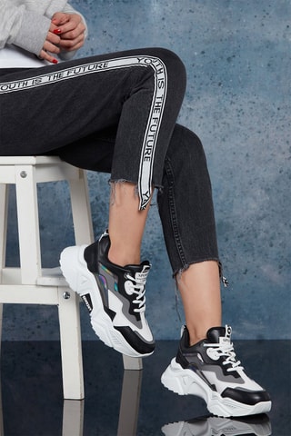 Sneakers com plataforma - Preto