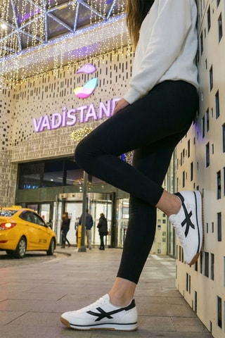 Sapatilhas - Branco e preto