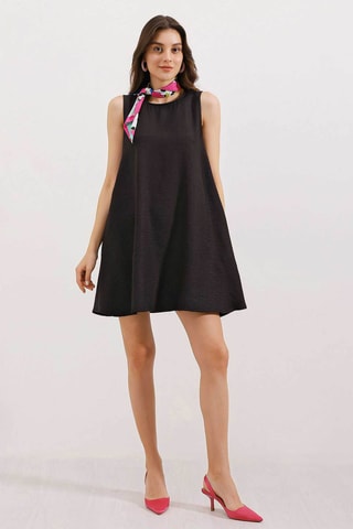 Vestido trapézio em linho - Preto