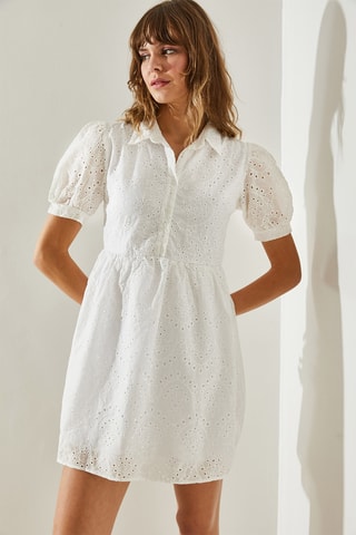 Vestido evasé em bordado inglês - Cru