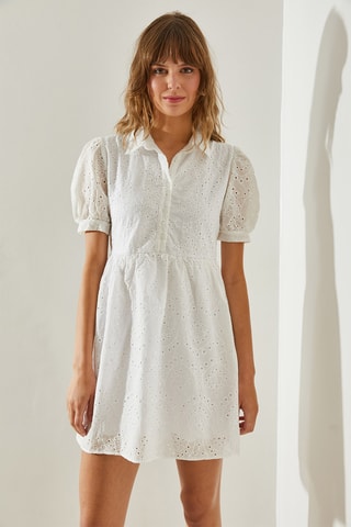 Vestido evasé em bordado inglês - Cru