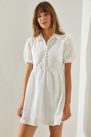 Vestido evasé em bordado inglês - Cru