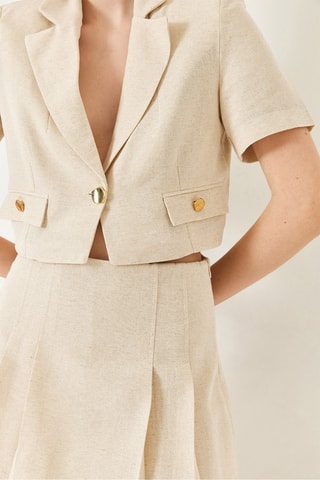 Casaco curto e minissaia plissada de cintura subida - Bege