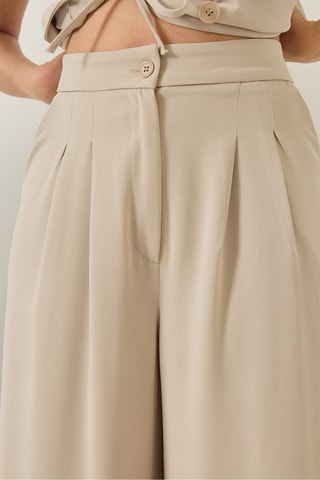 Colete e calças cintura subida - Bege