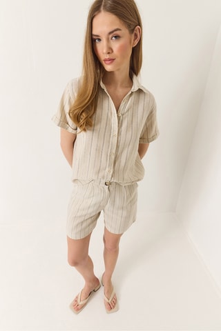Camisa e calções - Bege