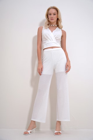 Crop top e calças de cintura subida - Branco