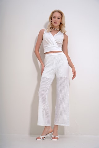 Crop top e calças de cintura subida - Branco