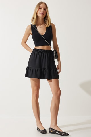 Saia estilo patinadora cintura subida - Preto