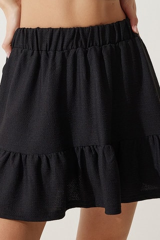 Saia estilo patinadora cintura subida - Preto